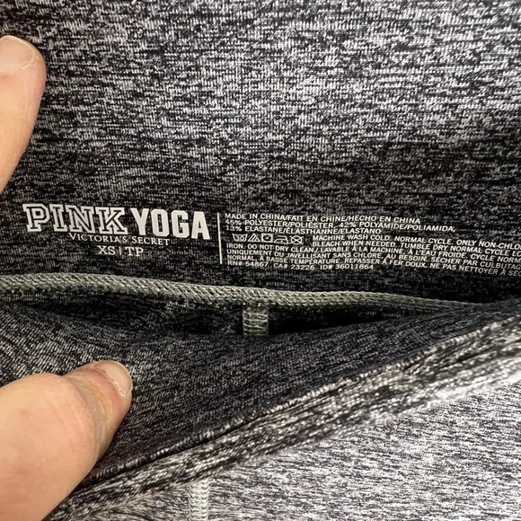 XS Victoria’s Secret Pink yoga leggings in excellent condition - Picture 2 of 3